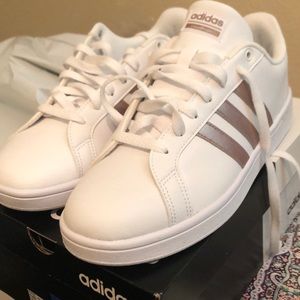 Women’s size 10 CF Adidas advantage